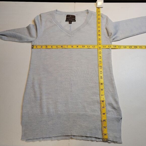 Fenn Wright Manson Pale Blue Merino Wool Vneck Sweater Women's Small - Picture 10 of 11